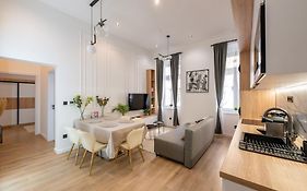 Wesselenyi-W31-Modern 3 Bedroom Suite
